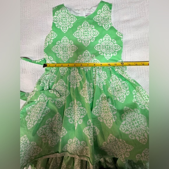 Counting
Daisies Elegant Green Kids Dress with White Pattern - Picture 8 of 11